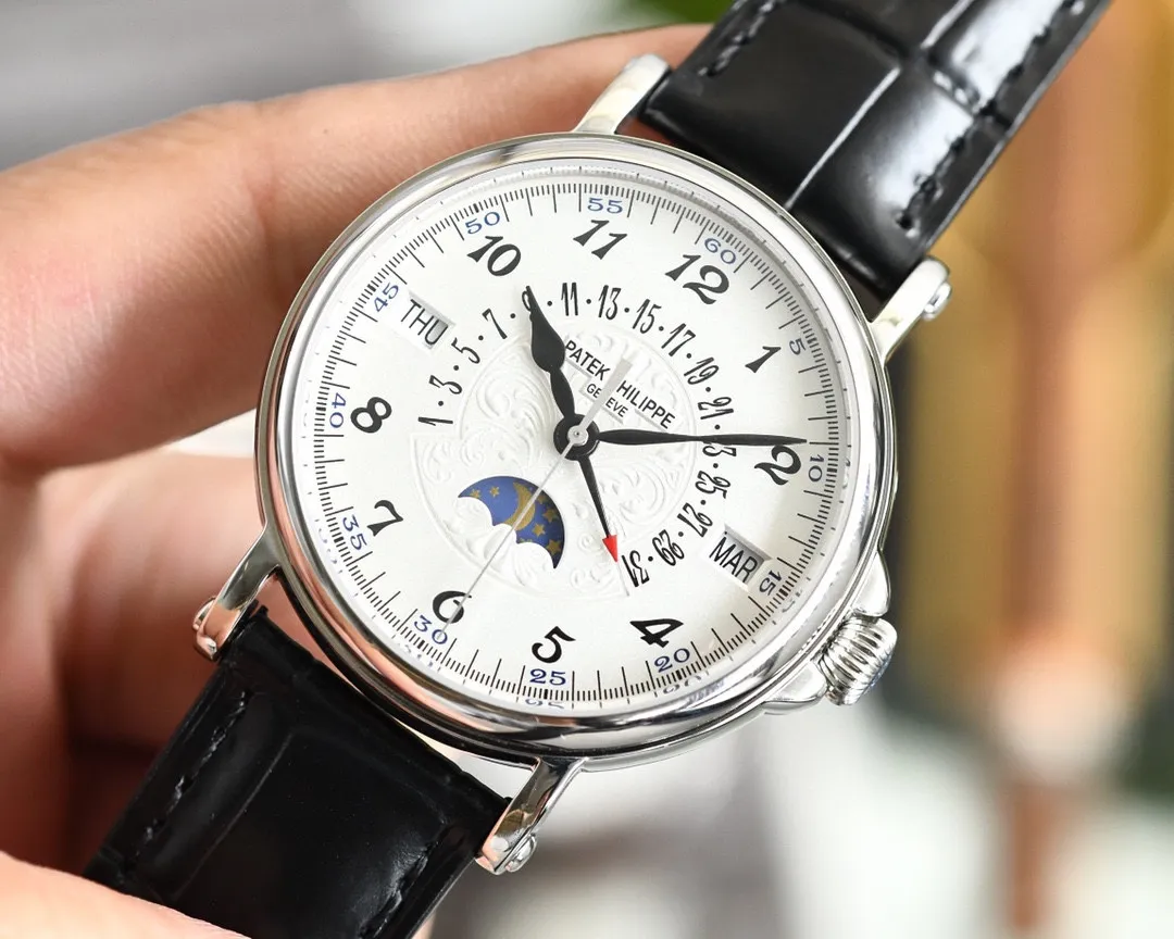 【Top Replica】💰5300! Patek Philippe's classic super complex multi-function 5159 perpetual calendar series watch is elegant! 1⃣️[Wonderful details and advantages] The size of this watch is 38mm. The reasonable size and lug design make it suitable for the public to wear. Whether you have a big wrist or a small wrist, there is no pressure to wear it. Half of it is exposed outside the cuffs when you move. For successful people and business wear, this watch will definitely give you face and confidence. Heart, the feeling of getting started is the comfortable wearing feeling and the weight of a small gold watch. You can all realize that owning it is the real winner in life. This watch is worth [applause][strong][strong][strong][666] 1. Case polishing: In order to pursue the effect of genuine warm and jade-like, PPF watchmakers polish it carefully and work slowly to produce fine work. 2. The connection mechanism between the stamped cover and the shell has a crisp feel that is comparable to the genuine product, and the stamped back cover improves the waterproof performance. 3. The scales and hands are treated with the latest precious metal plating process, and the effect is even better. 4. "Pot lid type" slightly convex sapphire watch mirror, the shape is consistent with the original product, the effect is transparent, and the time can be clearly distinguished. 5. The precious metal stamp is three-dimensional and standard, clear and vivid! 2⃣️【Leading the era of all-in-one computers】Using a customized version of Cal.324 all-in-one computer - thinner, more stable, and more like. The most important thing is that the degree of simulation has skyrocketed. 3⃣️【Strap】Classic Italian calfskin strap with clear texture and good texture. Paired with the top Patek Philippe lantern clasp on the market, it is universal and original without any pressure. Let it have more design elements of formal Patek Philippe [strong][666][666][666]! PPF. Factory is elegant and enduring, timeless classic, low-key and perfect, a gentleman in the watch! Welcome for your tasting! Each watch is delivered with a dedicated adjustment needle, in order to make the majority of watch lovers trust that this high-end product is worth owning🔥